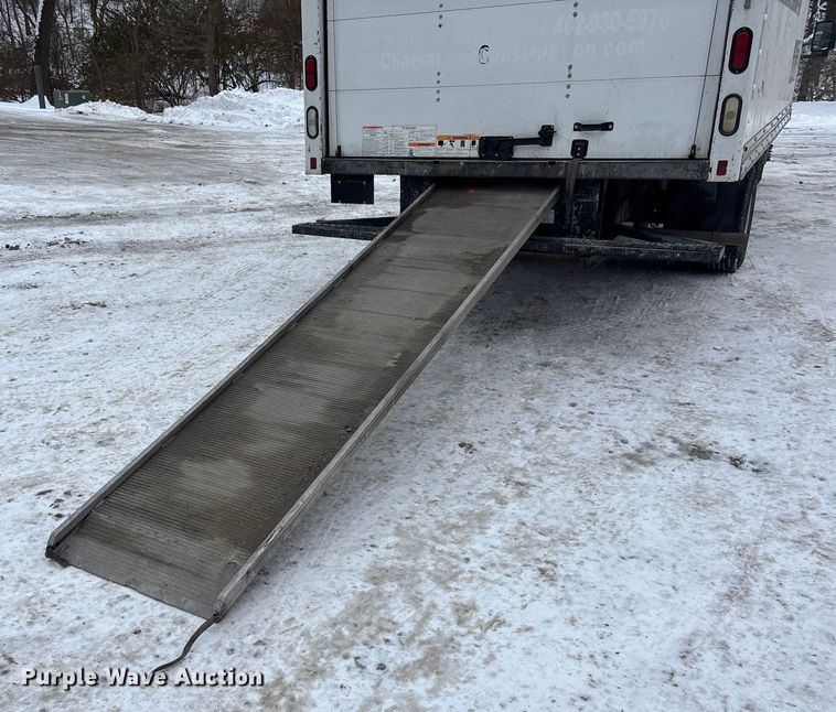 image for item FG1505 2005 Ford E350 box truck