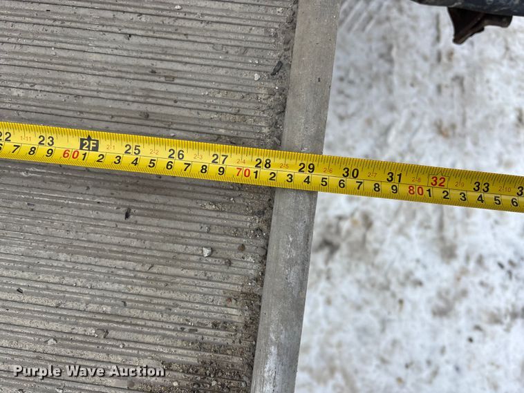 image for item FG1505 2005 Ford E350 box truck