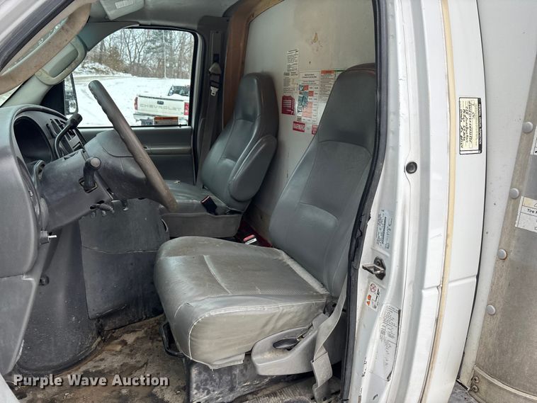 image for item FG1505 2005 Ford E350 box truck