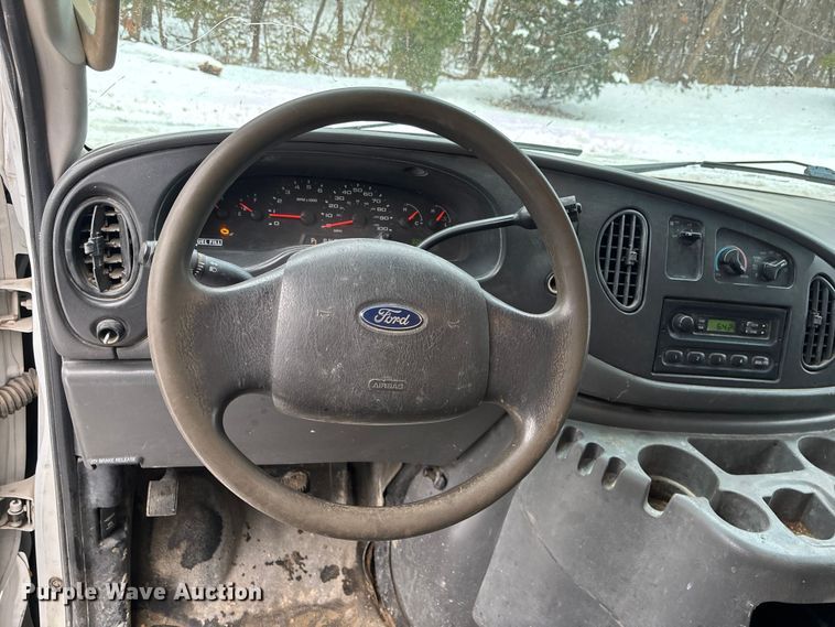 image for item FG1505 2005 Ford E350 box truck