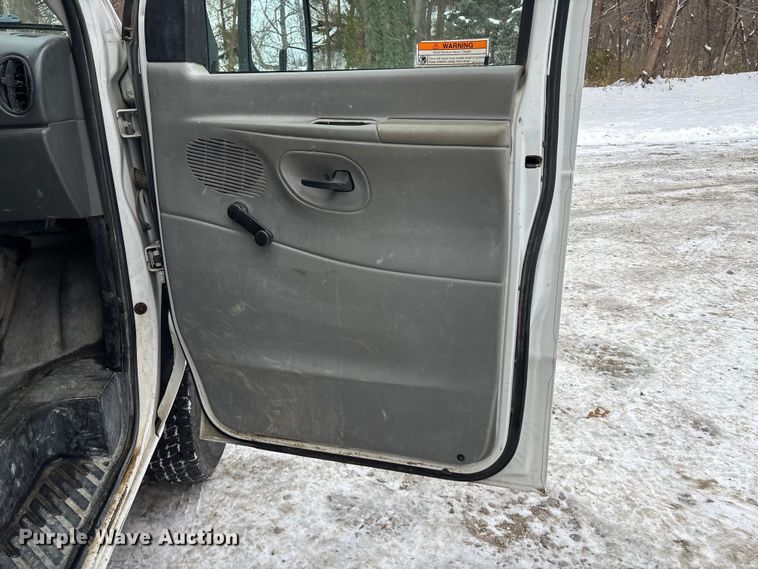 image for item FG1505 2005 Ford E350 box truck