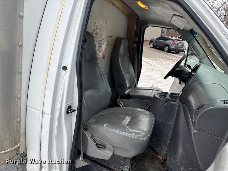image for item FG1505 2005 Ford E350 box truck