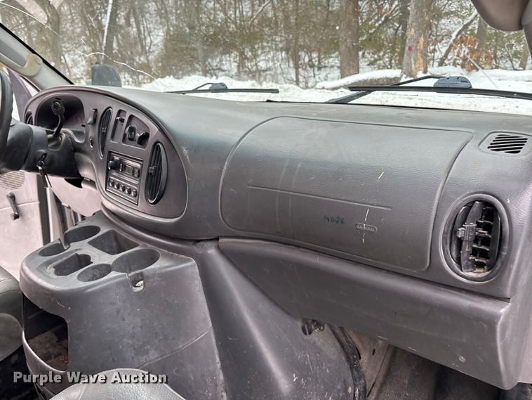 image for item FG1505 2005 Ford E350 box truck