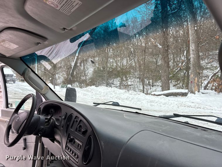 image for item FG1505 2005 Ford E350 box truck