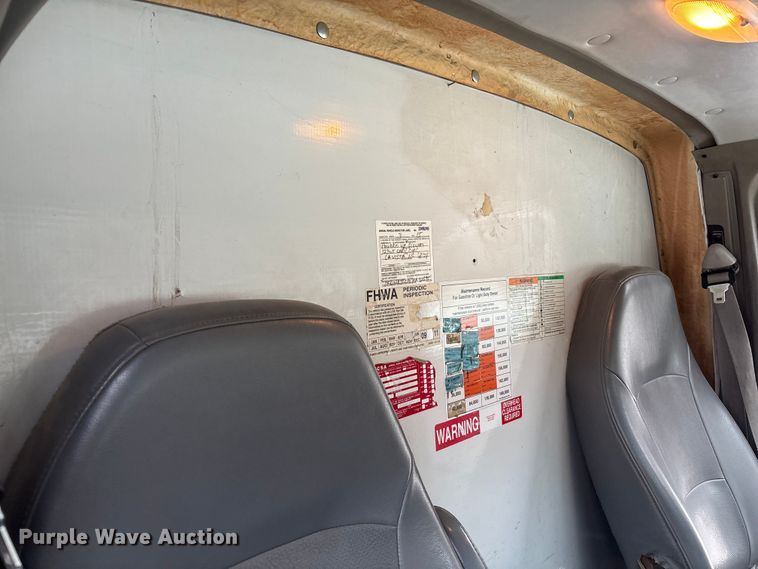 image for item FG1505 2005 Ford E350 box truck