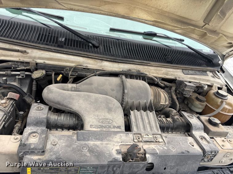 image for item FG1505 2005 Ford E350 box truck