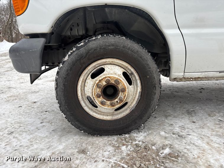 image for item FG1505 2005 Ford E350 box truck