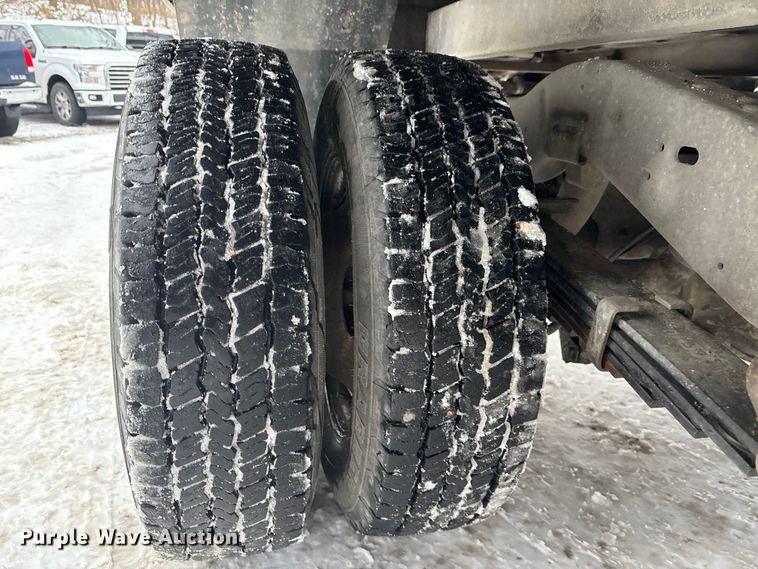 image for item FG1505 2005 Ford E350 box truck