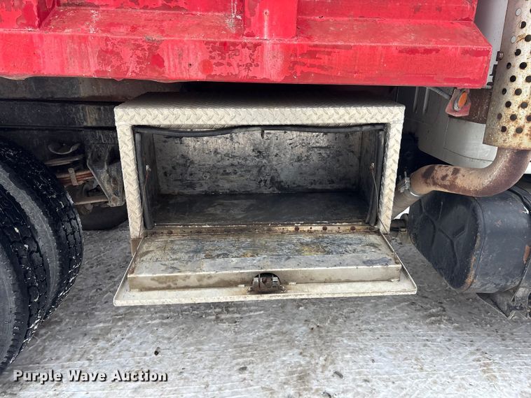 image for item FG1506 1996 International 4700 dump truck