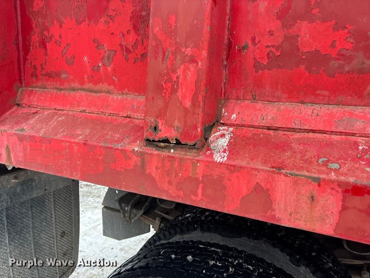 image for item FG1506 1996 International 4700 dump truck