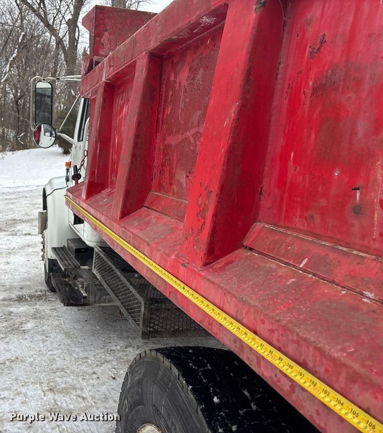 image for item FG1506 1996 International 4700 dump truck