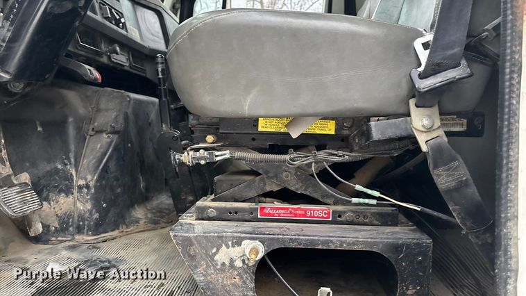 image for item FG1506 1996 International 4700 dump truck