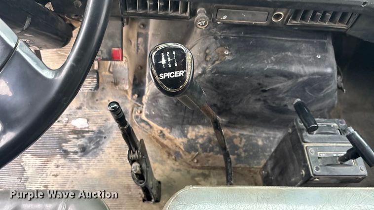 image for item FG1506 1996 International 4700 dump truck