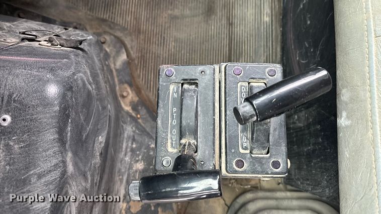 image for item FG1506 1996 International 4700 dump truck