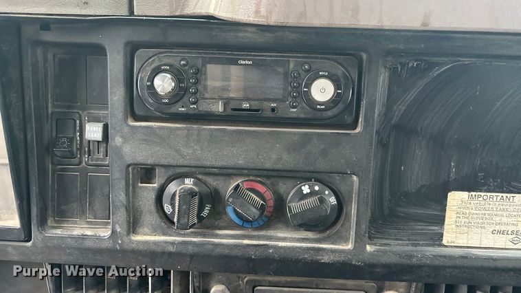 image for item FG1506 1996 International 4700 dump truck