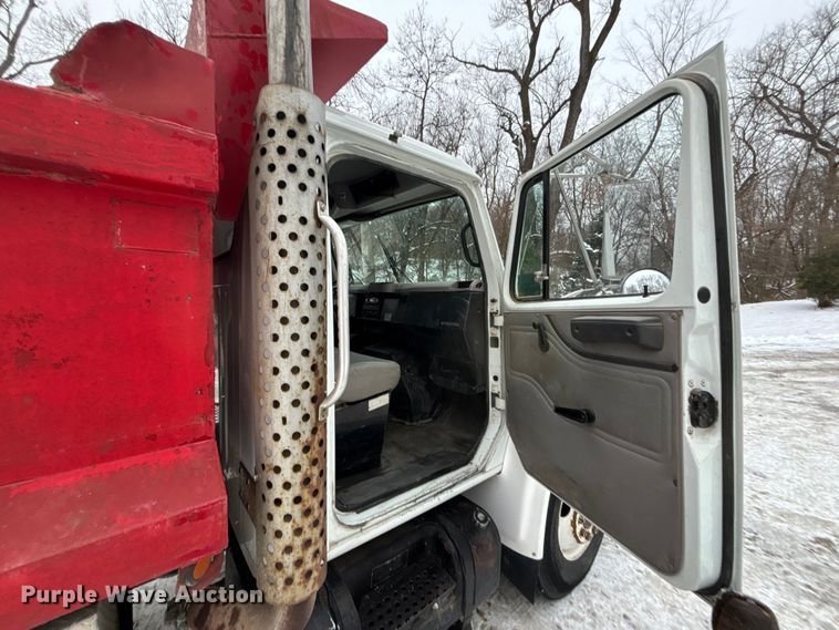 image for item FG1506 1996 International 4700 dump truck