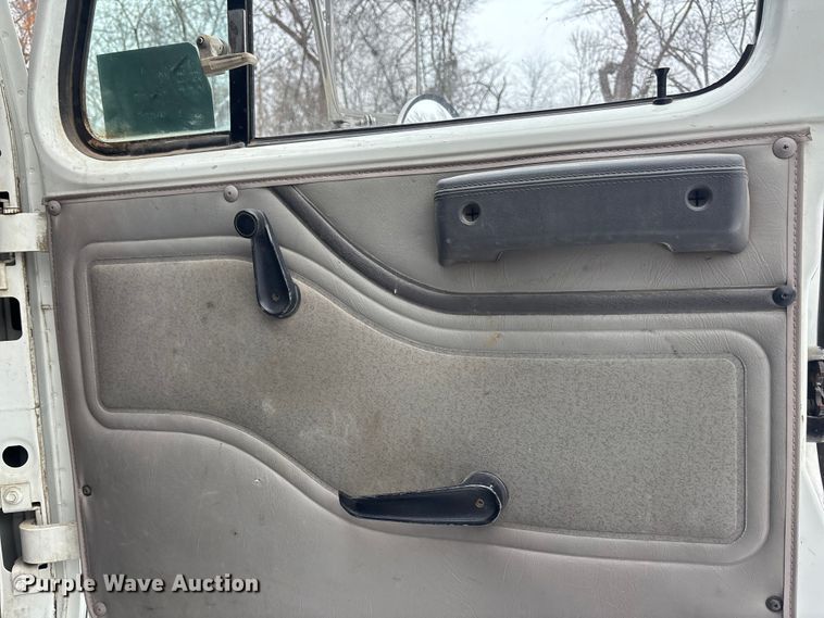 image for item FG1506 1996 International 4700 dump truck