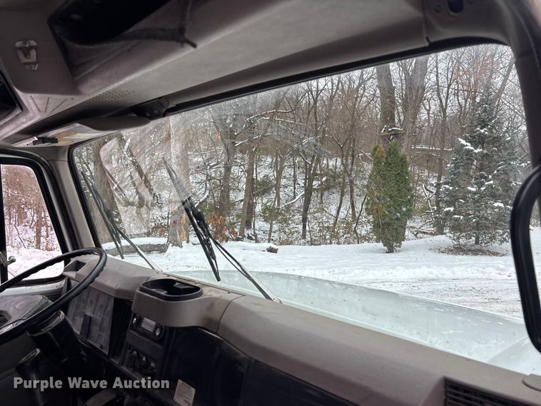 image for item FG1506 1996 International 4700 dump truck