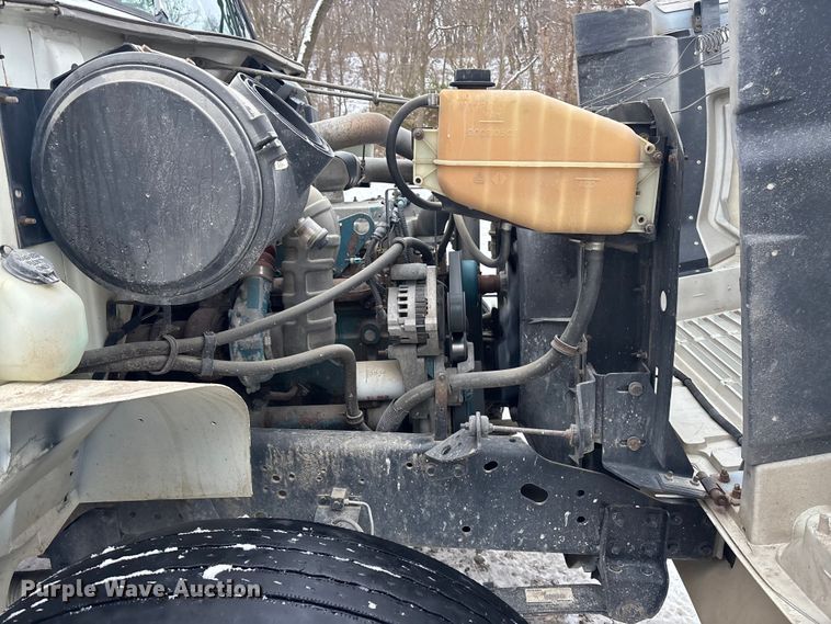 image for item FG1506 1996 International 4700 dump truck