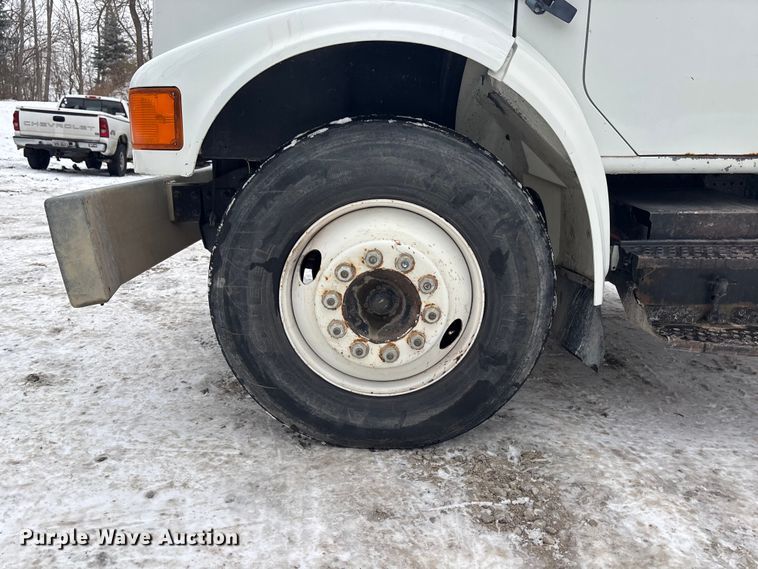 image for item FG1506 1996 International 4700 dump truck