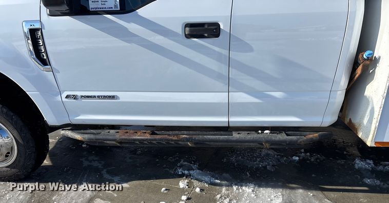 image for item FG1507 2017 Ford F350 SuperCab utility bed pickup truck