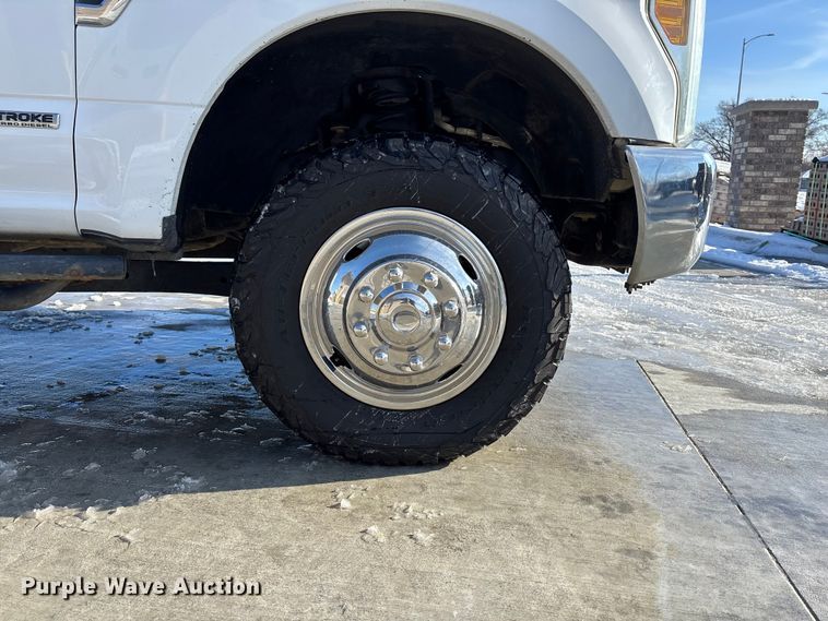 image for item FG1507 2017 Ford F350 SuperCab utility bed pickup truck