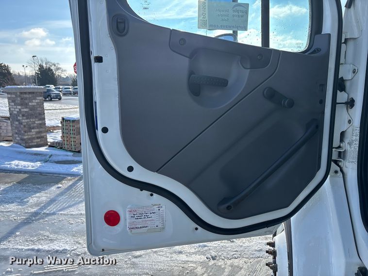 image for item FG1508 2011 Freightliner Business Class M2 utility / service truck