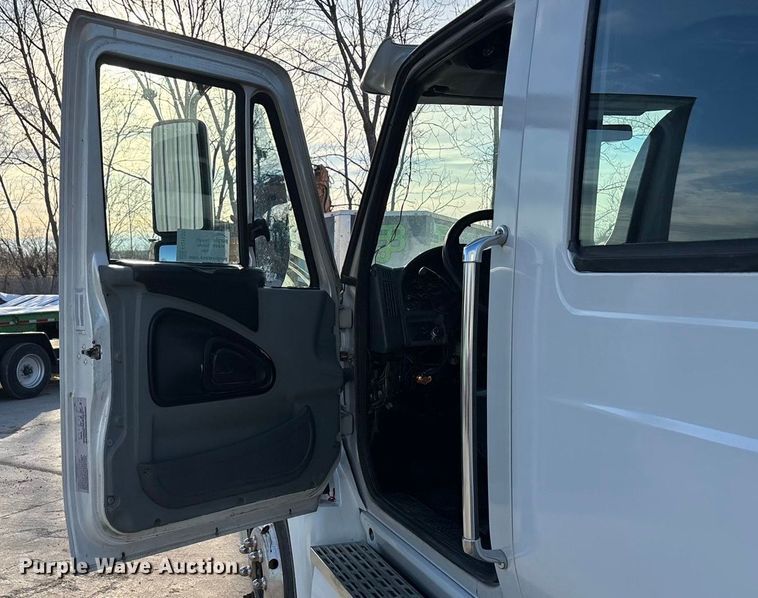 image for item FG1530 2007 International RX  Crew Cab truck