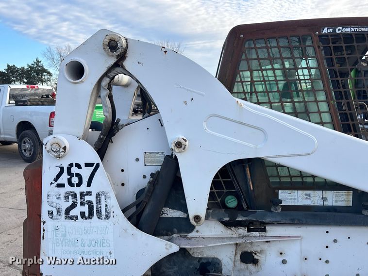 image for item FG1532 2006 Bobcat S250 skid steer loader