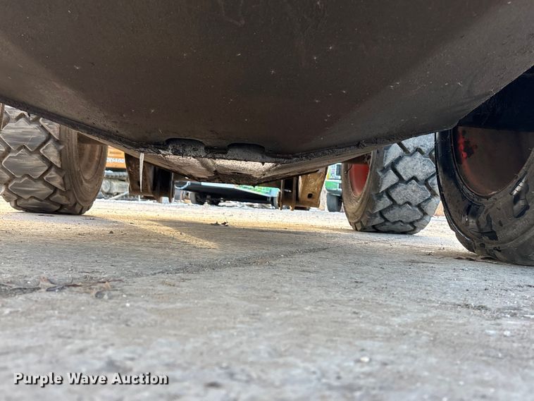 image for item FG1532 2006 Bobcat S250 skid steer loader