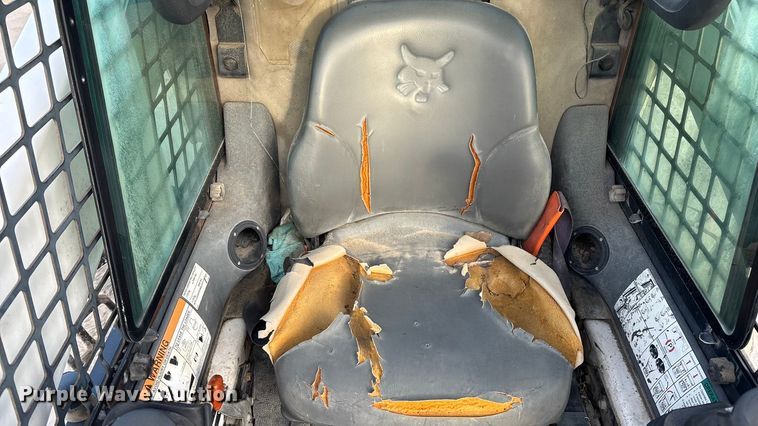 image for item FG1532 2006 Bobcat S250 skid steer loader