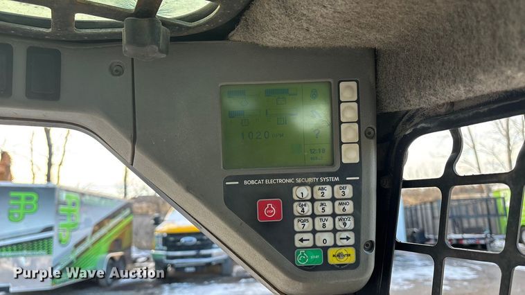 image for item FG1532 2006 Bobcat S250 skid steer loader