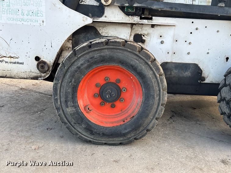 image for item FG1532 2006 Bobcat S250 skid steer loader