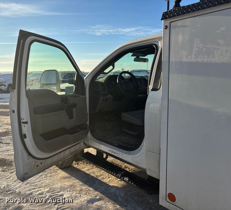 image for item FG1535 2017 Ford F550 utility / service truck