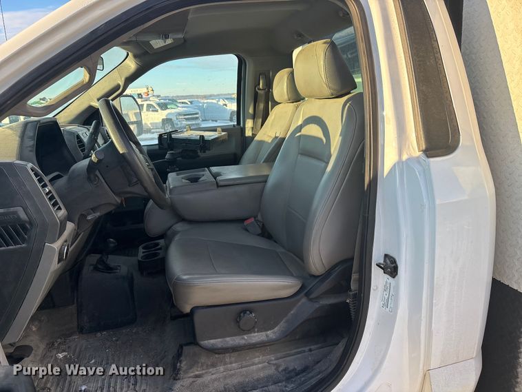 image for item FG1535 2017 Ford F550 utility / service truck