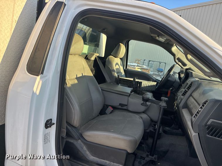 image for item FG1535 2017 Ford F550 utility / service truck