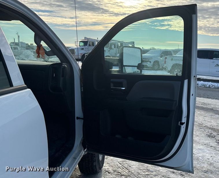 image for item FG1536 2019 Chevrolet Silverado 2500HD Ext. Cab pickup truck