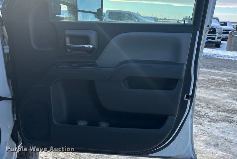 image for item FG1536 2019 Chevrolet Silverado 2500HD Ext. Cab pickup truck