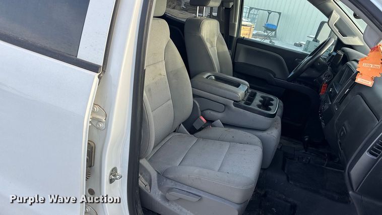 image for item FG1536 2019 Chevrolet Silverado 2500HD Ext. Cab pickup truck