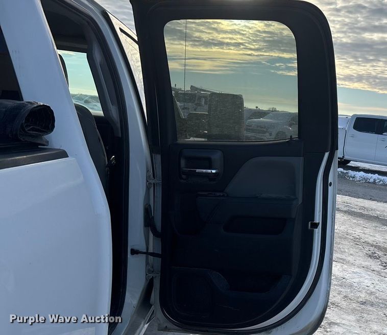 image for item FG1536 2019 Chevrolet Silverado 2500HD Ext. Cab pickup truck