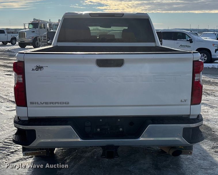 image for item FG1537 2021 Chevrolet Silverado 2500HD LT Crew Cab pickup truck