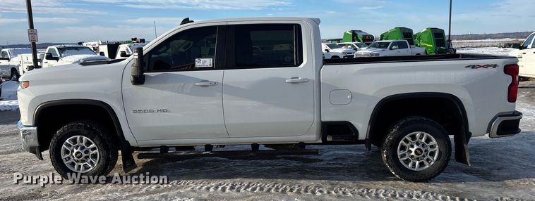 image for item FG1537 2021 Chevrolet Silverado 2500HD LT Crew Cab pickup truck