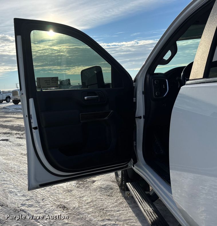 image for item FG1537 2021 Chevrolet Silverado 2500HD LT Crew Cab pickup truck