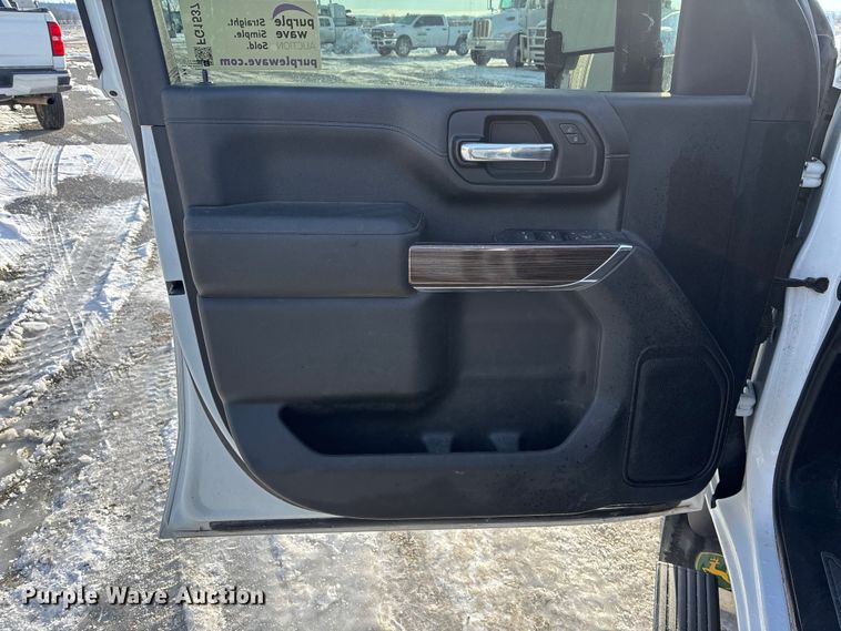 image for item FG1537 2021 Chevrolet Silverado 2500HD LT Crew Cab pickup truck