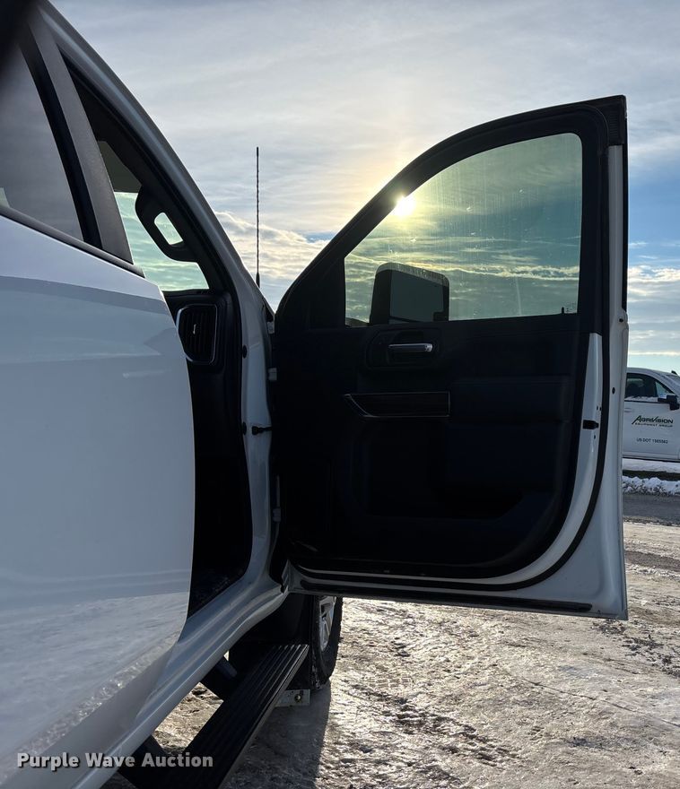 image for item FG1537 2021 Chevrolet Silverado 2500HD LT Crew Cab pickup truck