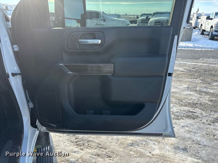 image for item FG1537 2021 Chevrolet Silverado 2500HD LT Crew Cab pickup truck