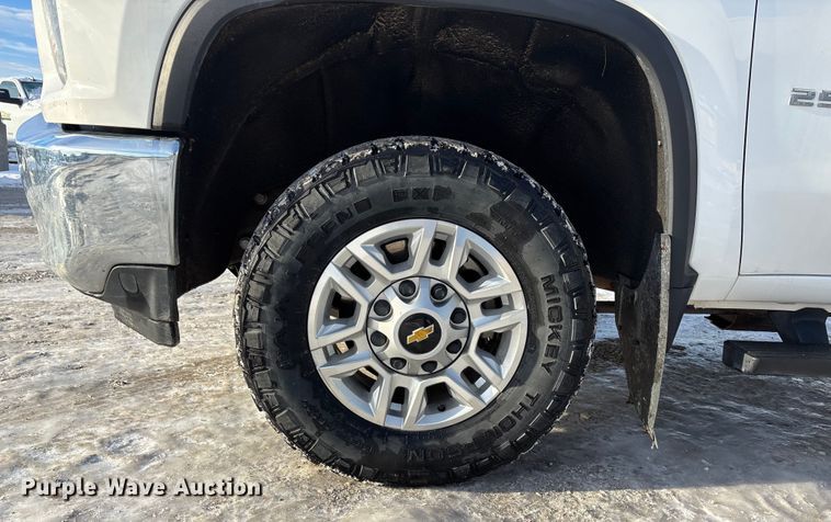 image for item FG1537 2021 Chevrolet Silverado 2500HD LT Crew Cab pickup truck