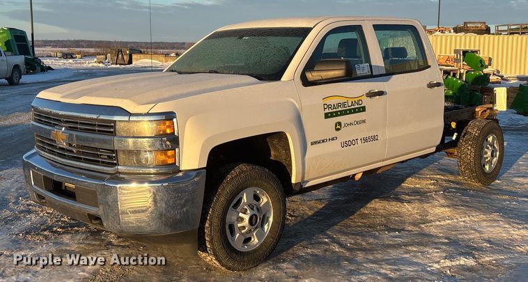 image for item FG1539 2015 Chevrolet Silverado 2500HD Crew Cab pickup truck cab and chassis