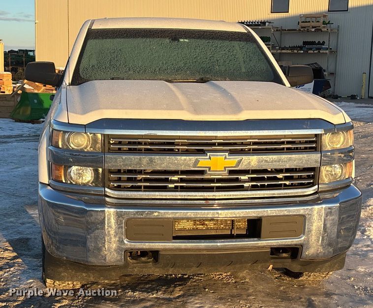 image for item FG1539 2015 Chevrolet Silverado 2500HD Crew Cab pickup truck cab and chassis