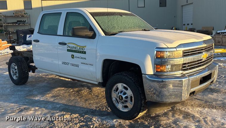 image for item FG1539 2015 Chevrolet Silverado 2500HD Crew Cab pickup truck cab and chassis